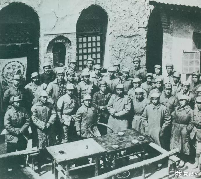 1942年2月8日，毛泽东作的《反对党八股》报告。