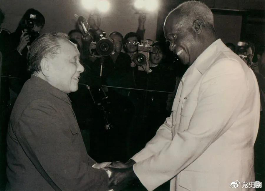1963年3月1日，朱德关于向雷锋学习的题词。