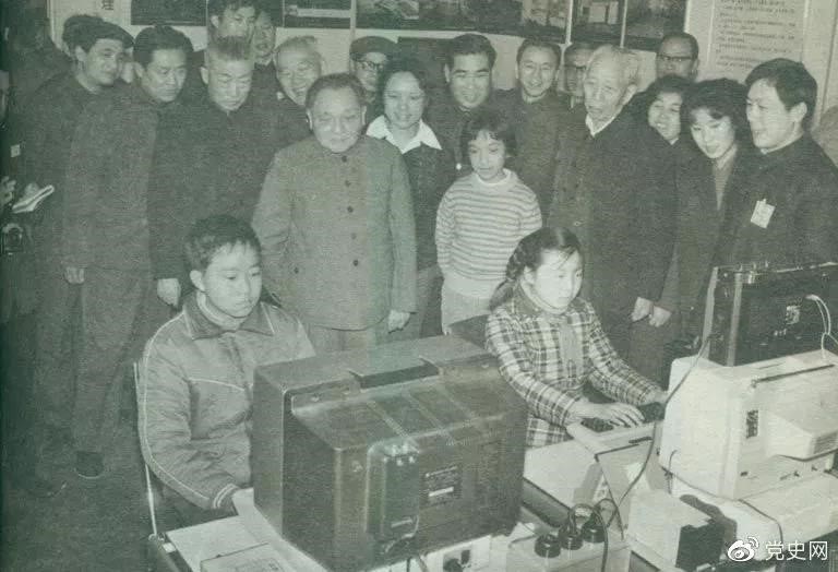 1927年2月16日，毛泽东就考察湖南农民运动情况给中共中央的报告。
