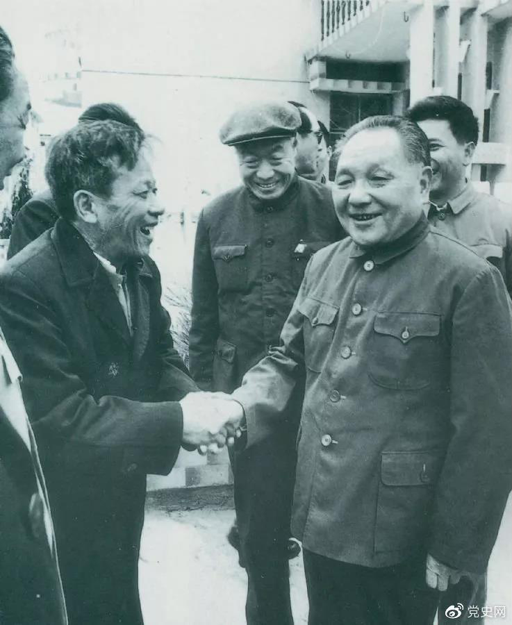 1956年1月25日，毛泽东在最高国务会议第六次会议上讲话。