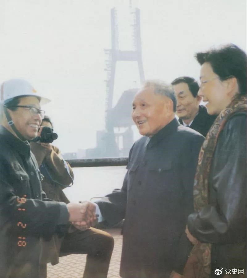 　　1935年2月18日至21日，红军夺取桐梓、占领娄山关、再克遵义城，取得了歼灭和击溃国民党军2个师又8个团的大胜利。图为黔北要隘娄山关。