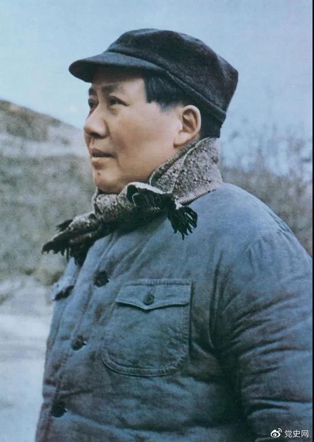 　　1927年3月18日，毛泽东出席在武昌举行的河南武装农民代表大会，并作湖南农运状况报告。图为大会会场——武昌农讲所大操场。